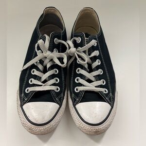 Converse Chuck Taylors in Garnet Mens 6 / ladies 8